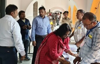 तिरहुत स्नातक-शिक्षक निर्वाचन: 88 मतदान केंद्रों पर शांतिपूर्ण मतदान, डीएम-एसएसपी कर रहे निरीक्षण