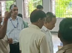 तिरहुत स्नातक निर्वाचन: प्रेक्षक रॉबर्ट एल. चोंग्थू ने मतदान केंद्रों का किया निरीक्षण